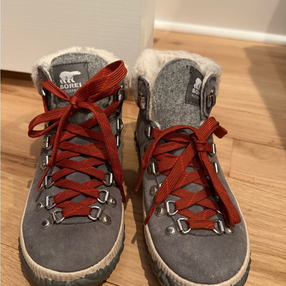 Sorel waterproof Gray and Sherpa Red lined Winter Boots